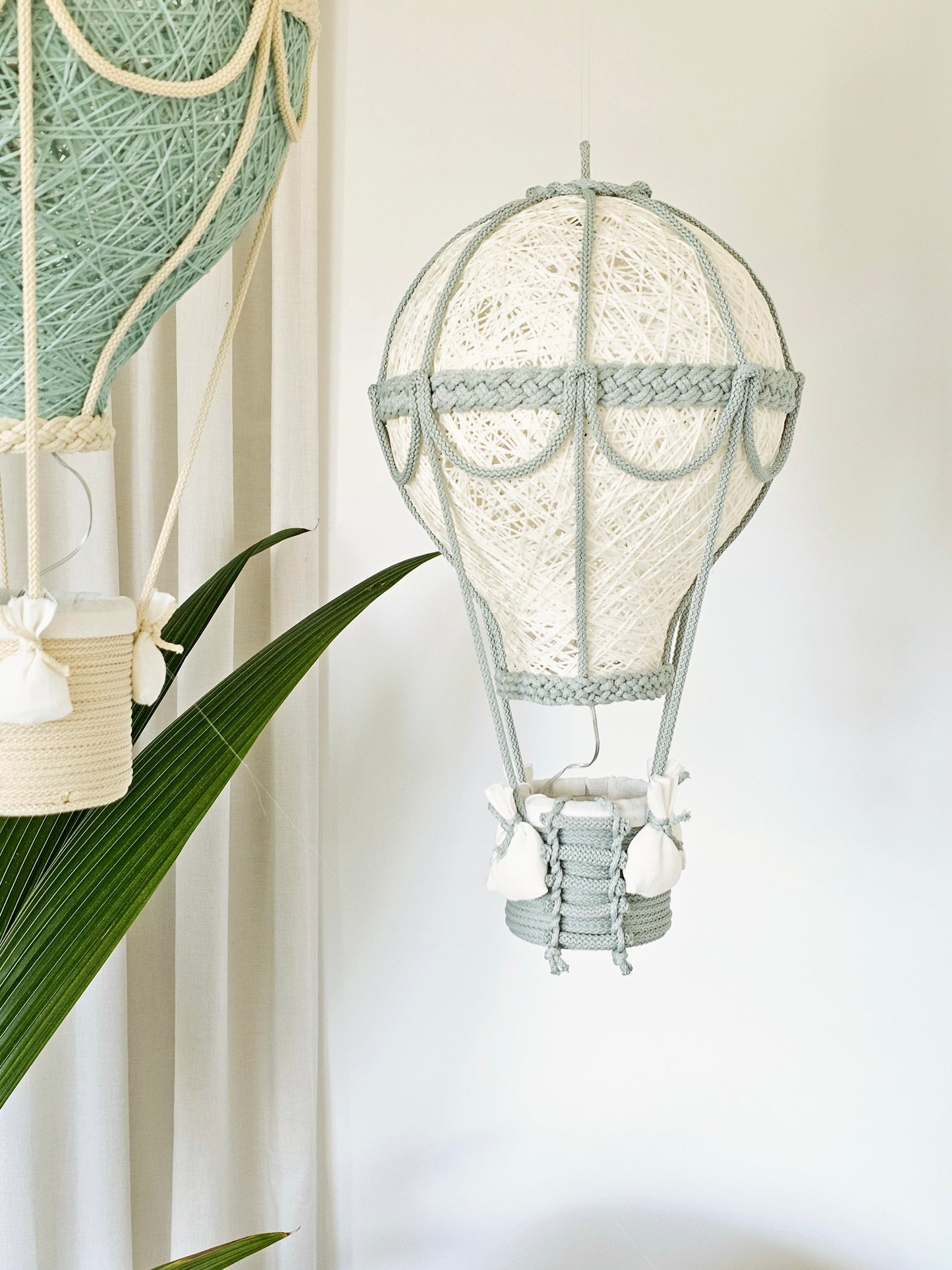 Cream and mint lamp - air balloon