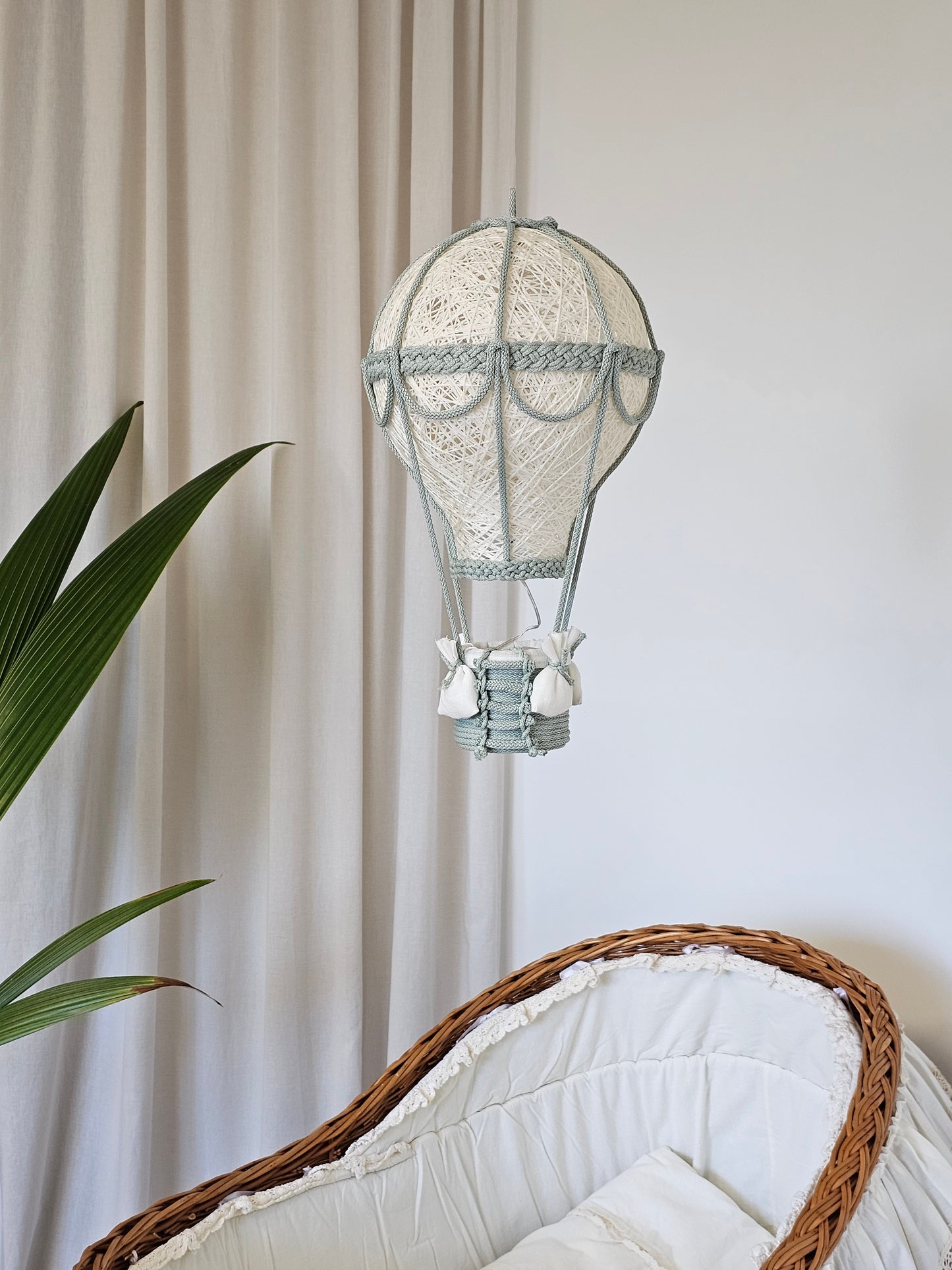 Cream and mint lamp - air balloon