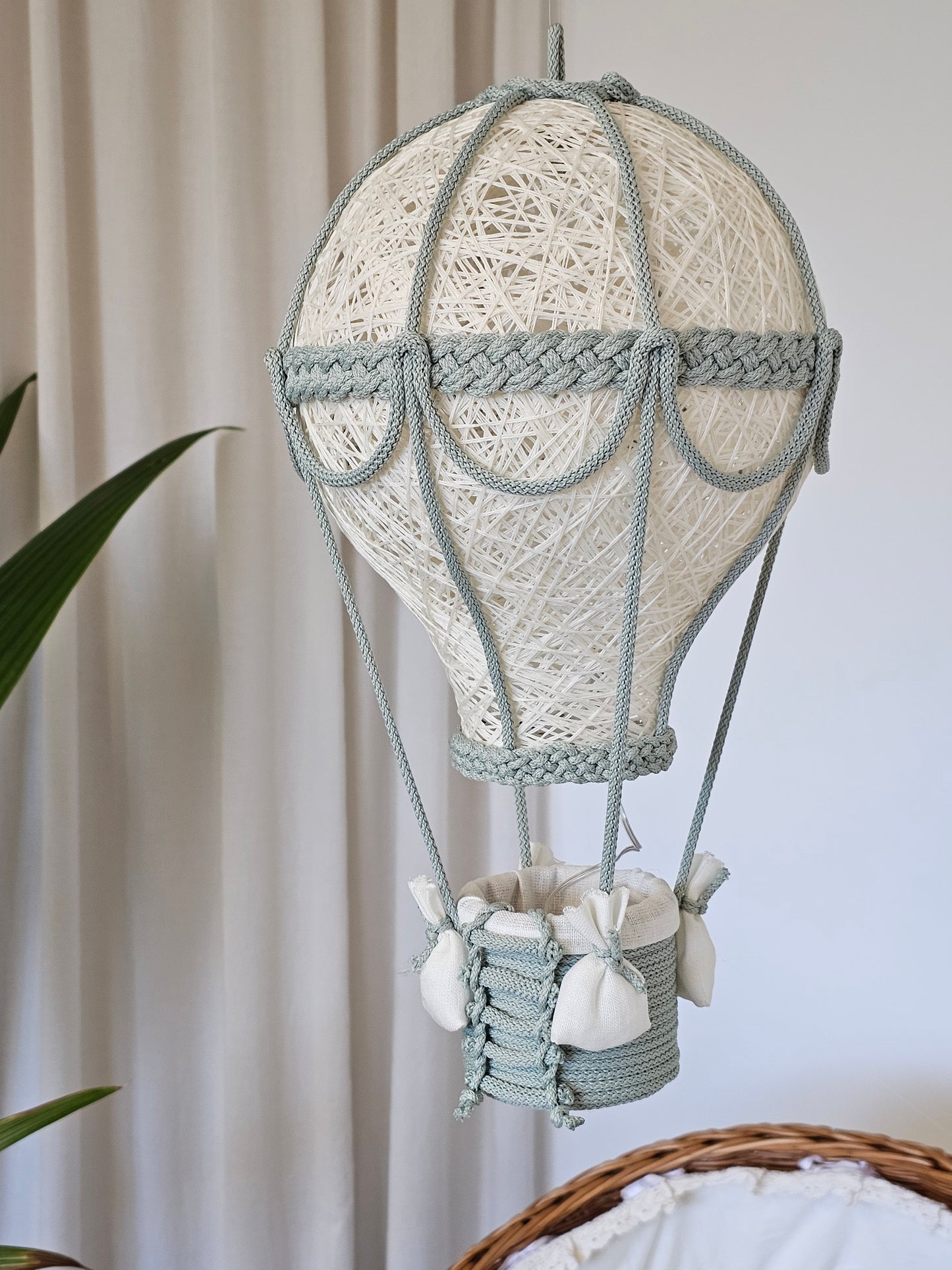 Cream and mint lamp - air balloon