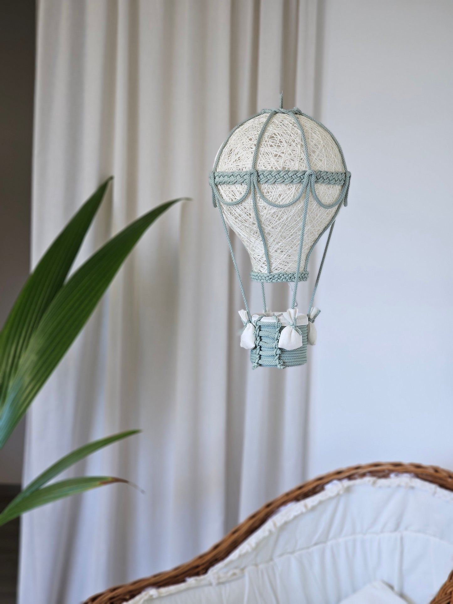 Cream and mint lamp - air balloon