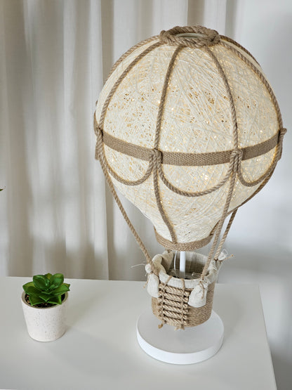 Natural color lamp - air balloon with a stand