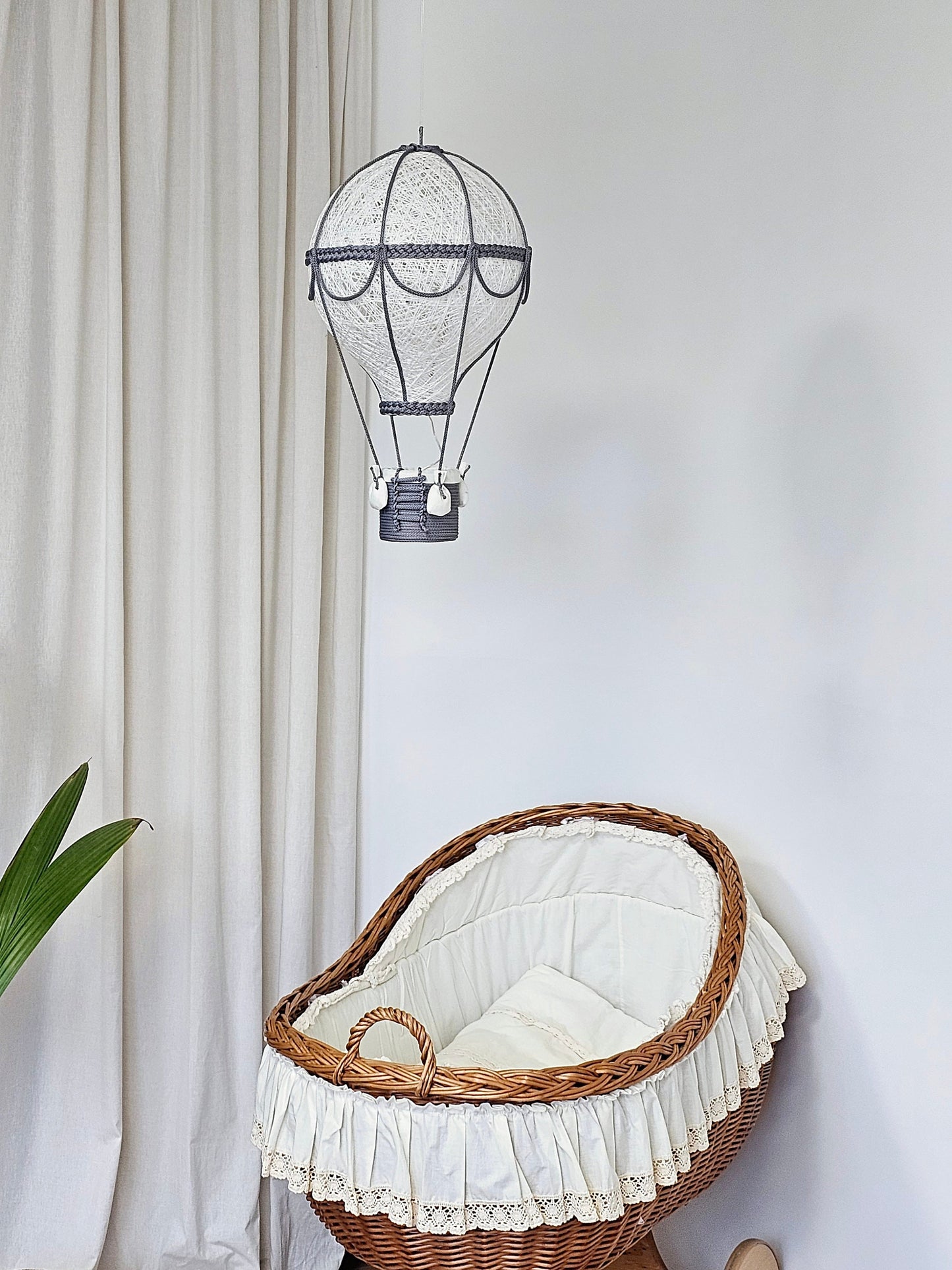 White and peak lamp - air balloon