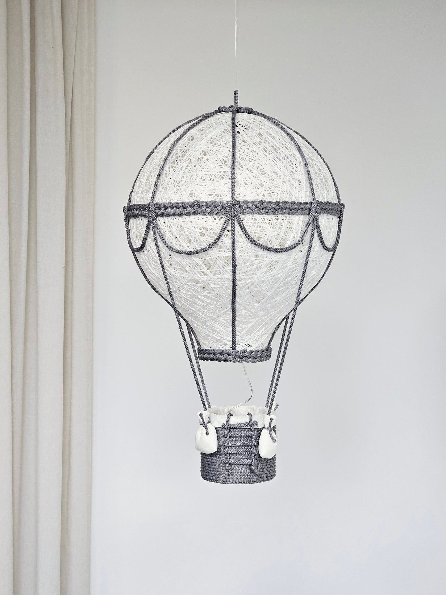 White and peak lamp - air balloon