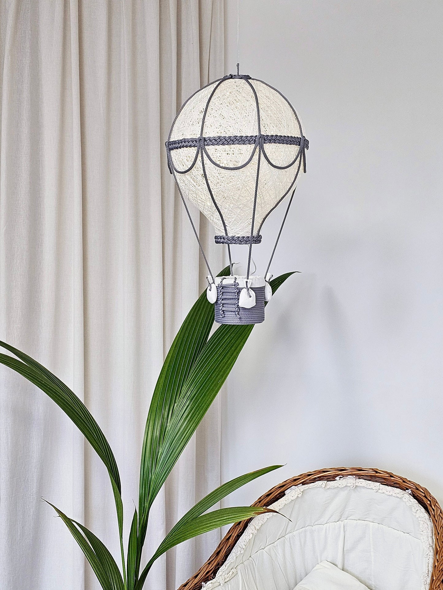 White and peak lamp - air balloon